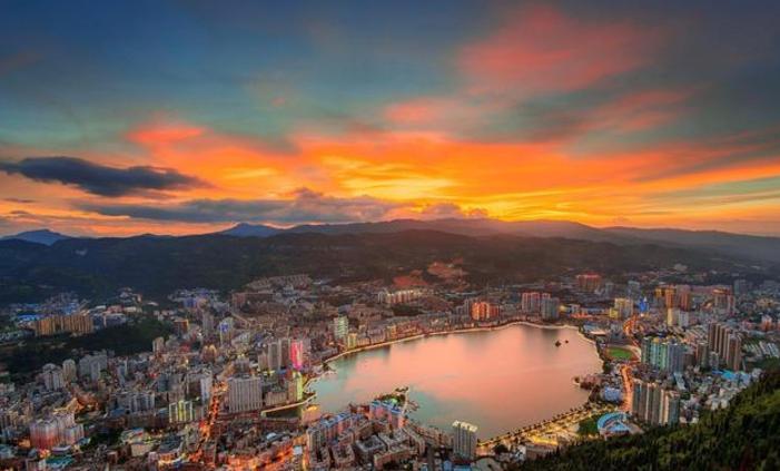 適合躺平的云南小城?7W買房,5點下班,每年卻有許多人想離開